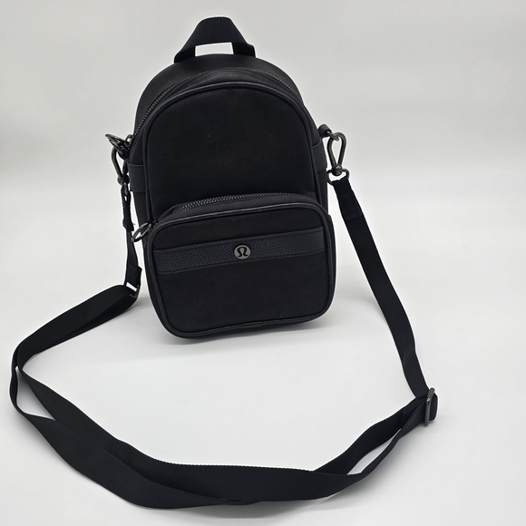easy days lululemon backpack Practice Karma Medium snacks or notes from admirers Two side pockets for water bottles or gear Interior padded sleeve that fits a 13 laptop or iPad Cushioned exterior zip pocket that fits a 14 laptop for easy access and security Adjustable straps to customize the fit Top grab handle for hanging and carrying ease Luggage sleeve to make this the perfect travel companion And so many other extras Convertible Backpack Lululemon Bag Backpack
